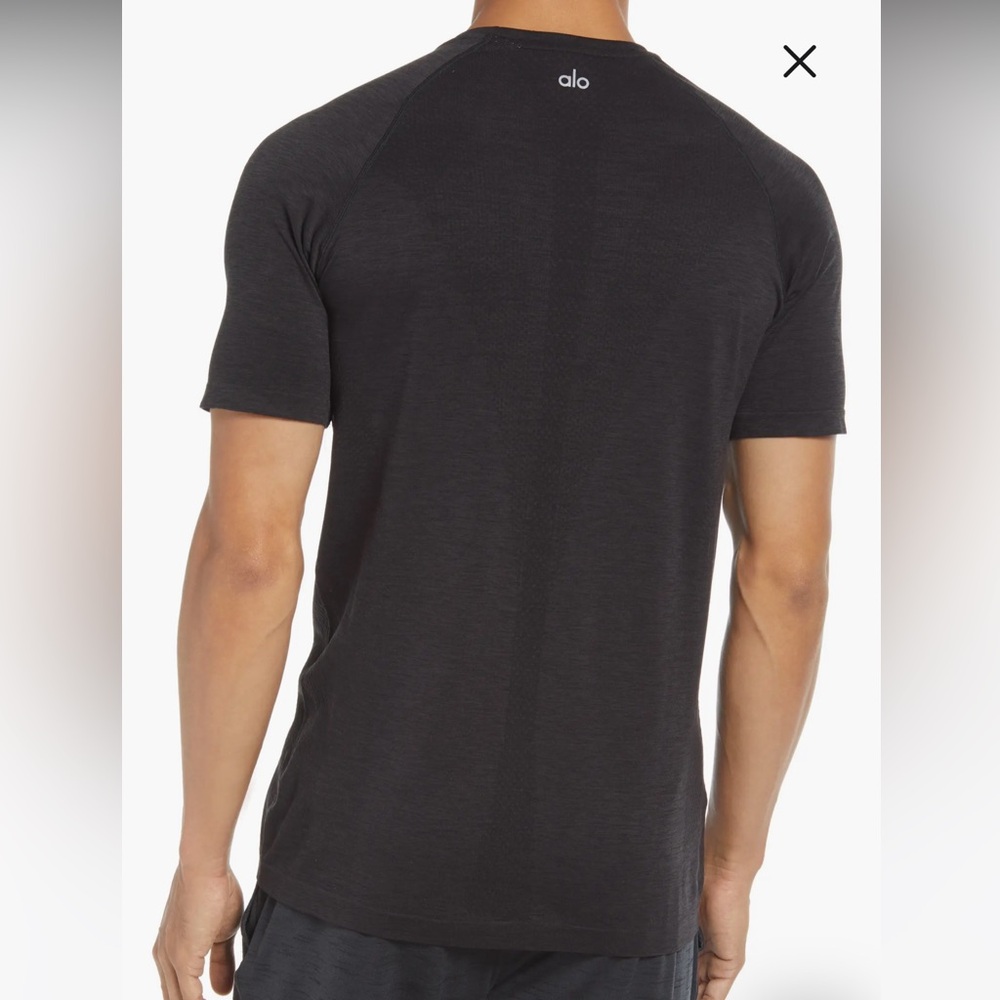 Like New Alo Yoga Men's Amplify Seamless Performance Shirt - Black - Medium​ - Picture 2 of 6